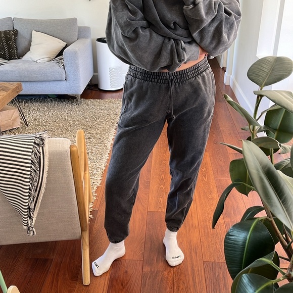 TNA Cozy Fleece Boyfriend Sweatpants - Picture 1 of 6